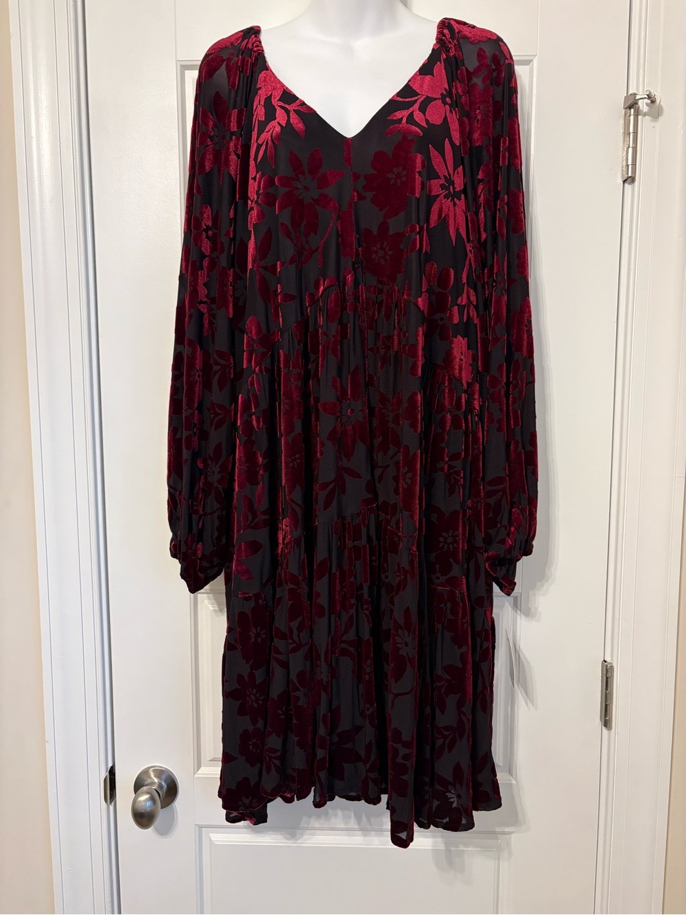 NWT Taylor Black and Burgundy Floral V-Neck Long Sleeve Dress